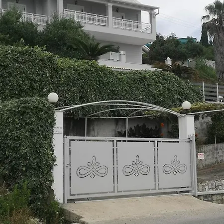 Amaranth Rose Apartment