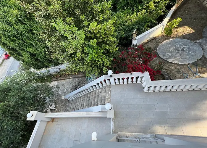 Amaranth Rose Apartment