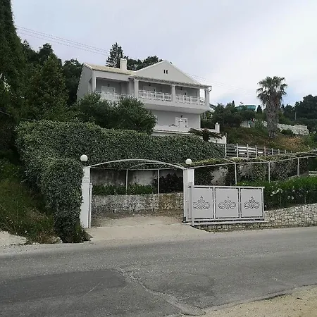 Amaranth Rose Apartment *